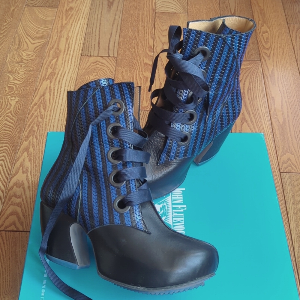 Wmns 7.5 Fluevog Prepare Lace Up Mid Boot